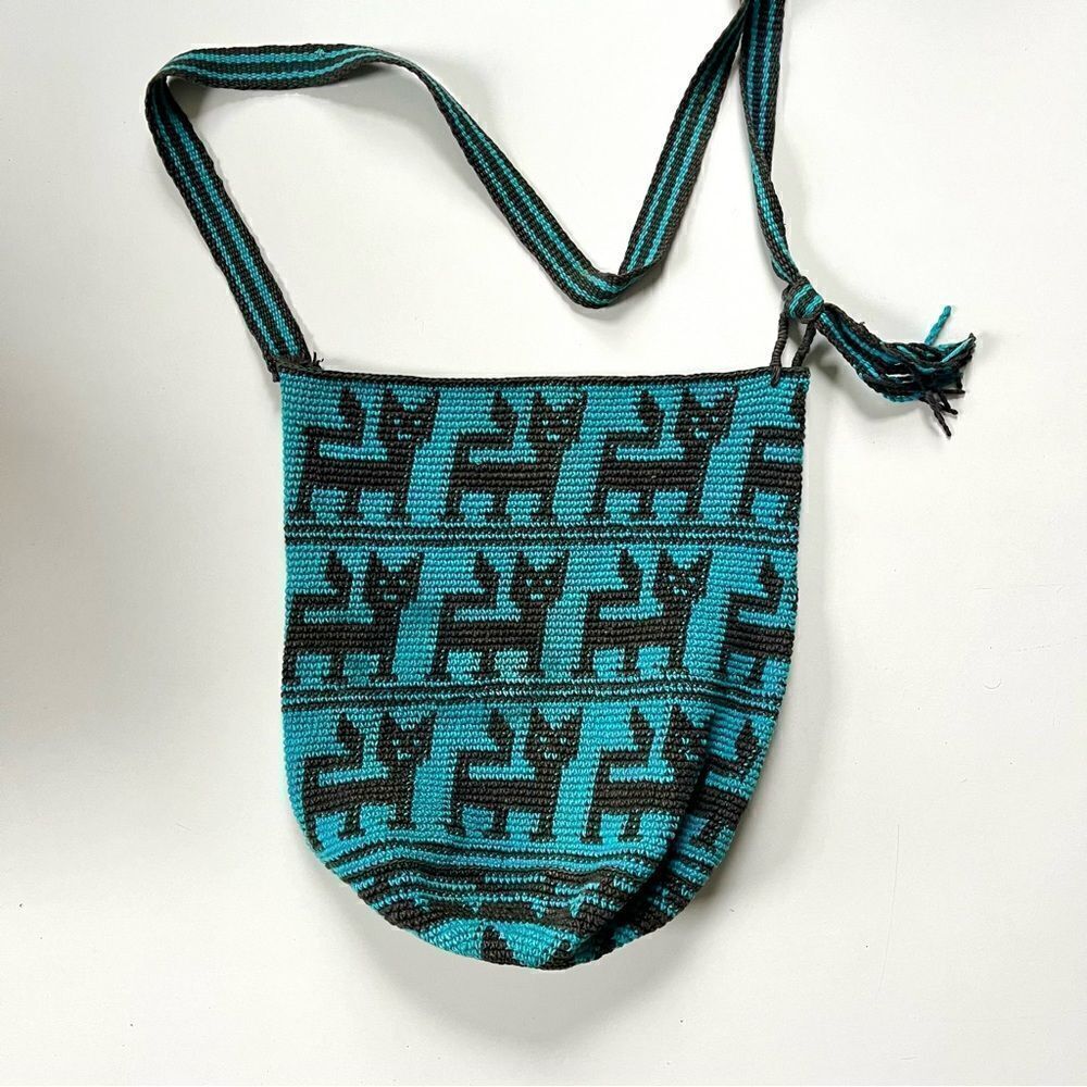 Vintage Woven Cat Crossbody Bag